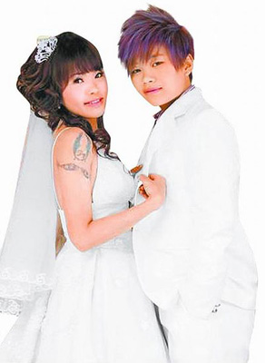 <em>女同</em>结婚 拍<em>裸体</em>婚纱抗世俗(图)-搜狐女人