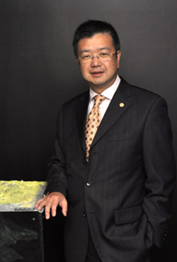 荣昌国际集团有限公司（WCJ）主席及行政总裁杜源宁