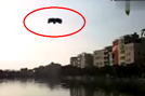 抓拍广州巨型UFO飞碟