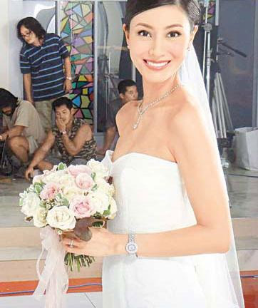 李嘉欣所穿的婚纱由张洁雯设计