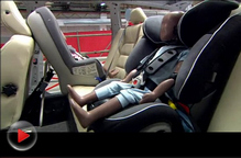 视频:正向背向安全座椅车祸模拟
