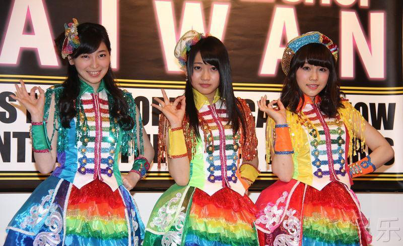 SKE48����Ա�͵���̨ ��ɫȹװ������������