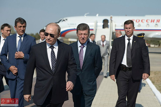 8月13日，普京对克里米亚进行为期两天的工作访问，并与安全委员会成员举行业务会议。