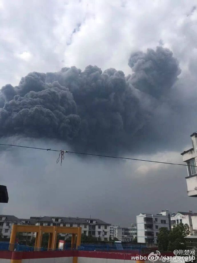 湖北宜昌一化工厂发生爆炸 全区被烟雾笼罩(图