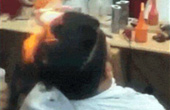 印度理发师开挂用火烫头