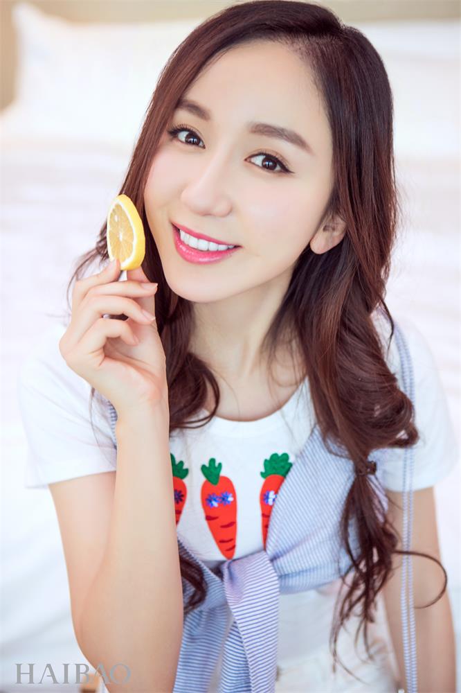 娄艺潇清新少女娇俏可人 span class=