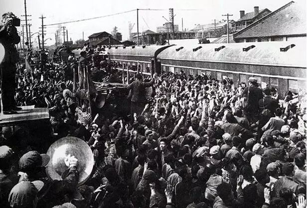 1972年冬,卢湾区,上海市体育馆,欢送上山下乡的知识青年的现场